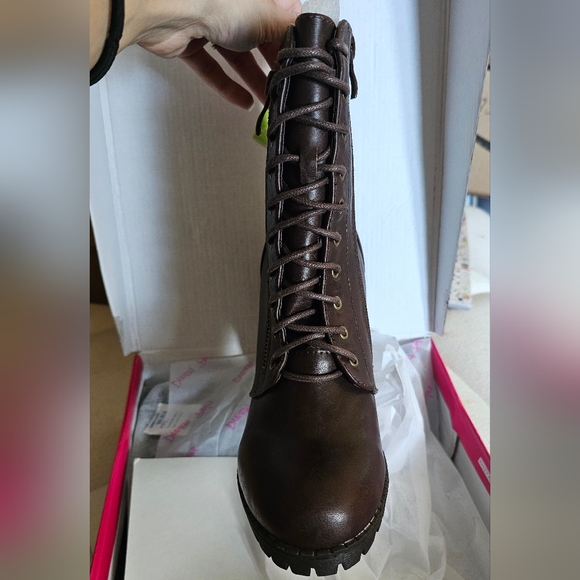 Dream pairs Woman's chunky heel boots size 8.5 - Picture 3 of 6